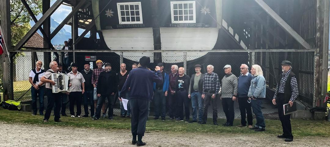 Bilde/illustrasjon om Austrheim Mannskor